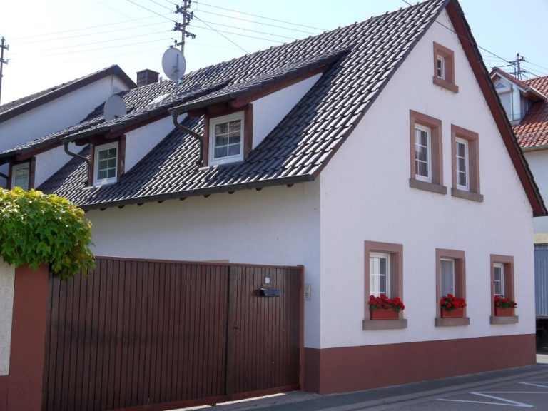 Hausfassade von der Straße aus